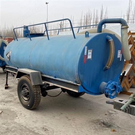 新疆琴岛大型牧场 养殖厂区使用吸污车撒肥车